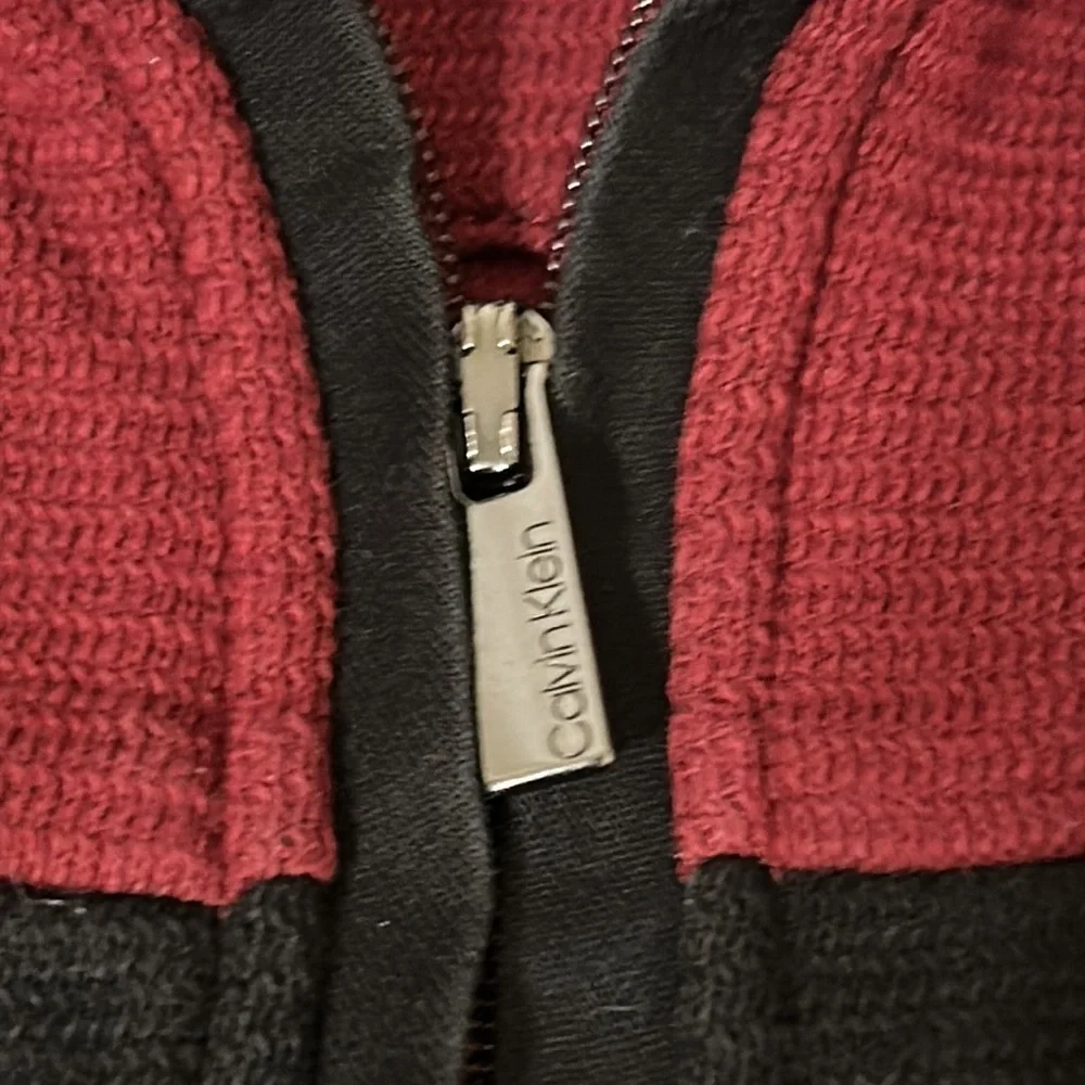 Calvin Klein Men’s Large Red Gray Quarter Zip Pull Over Long Sleeve Cotton Shirt